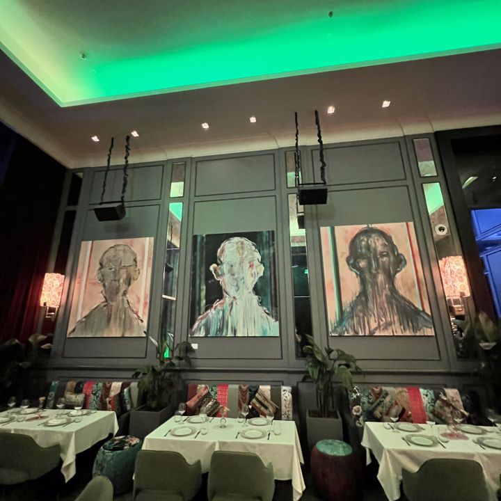 august dubai restaurant froch iluminacion 1